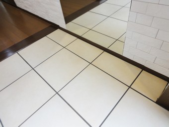 自然素材でエントランスを演出しながら生活臭にも効果大 自然素材でエントランスを演出しながら生活臭にも効果大